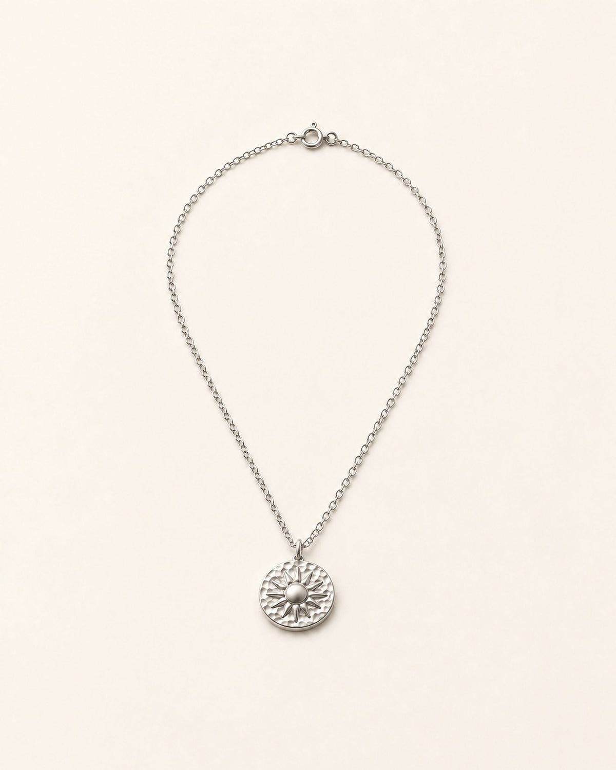 Collier Giulia argent, vue de trois-quarts