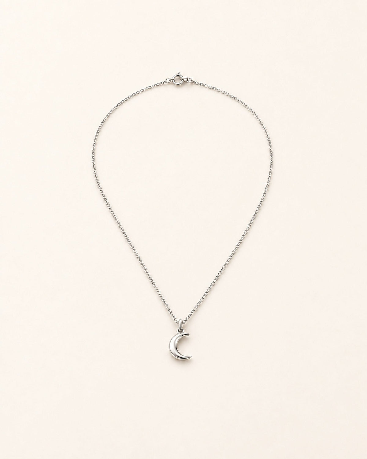 Collier Luna argent, vue de trois-quarts